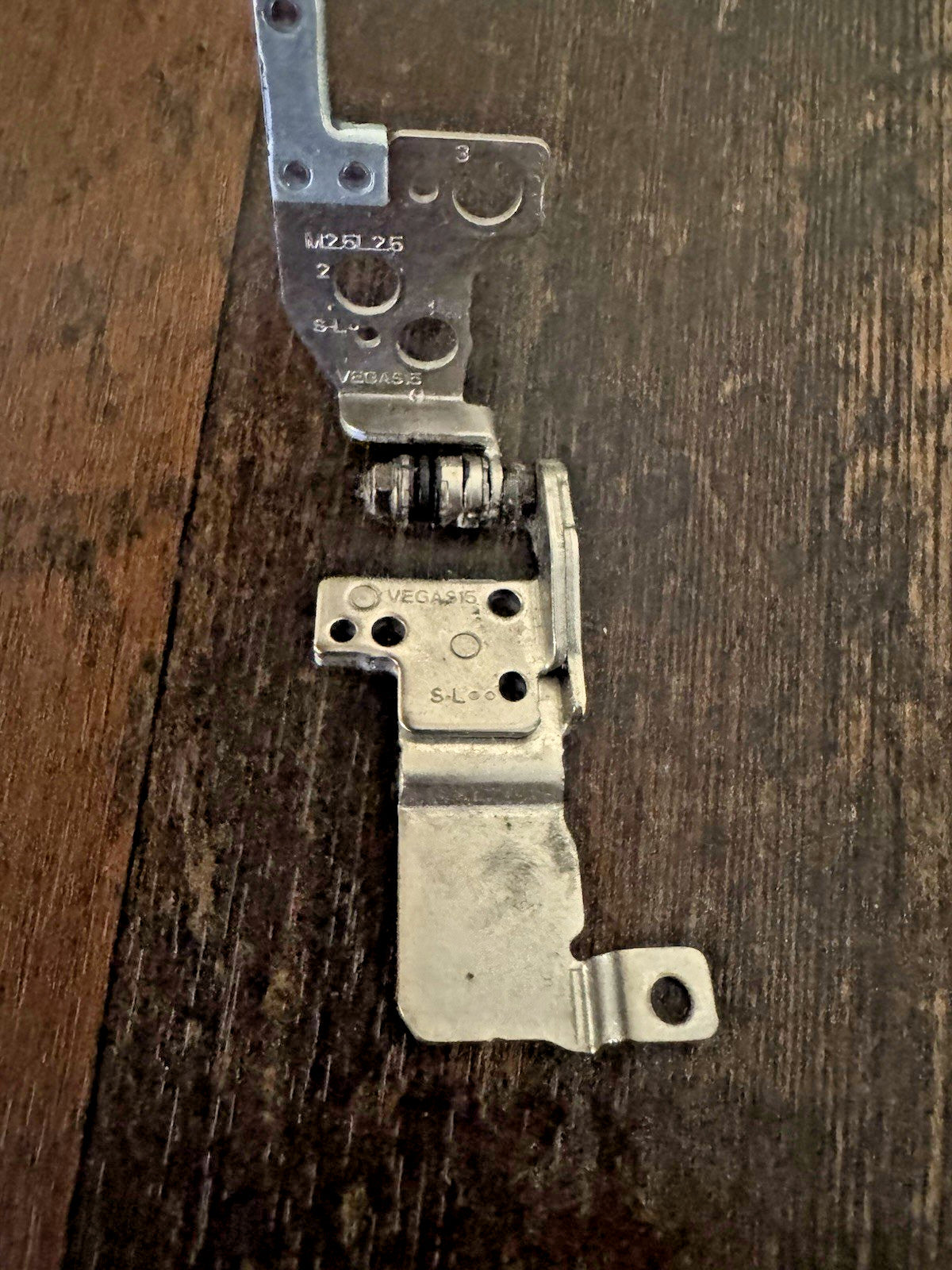 Dell Inspiron 15-3567 screen hinges full set - Refurb.