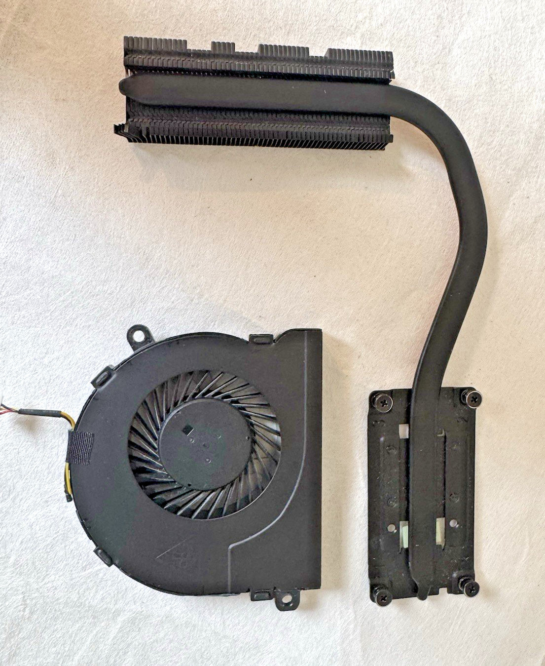 Dell Vostro 15 3568 Series CPU Cooling Fan & Heatsink 0CGF6X 02T1W1 - Refurb.